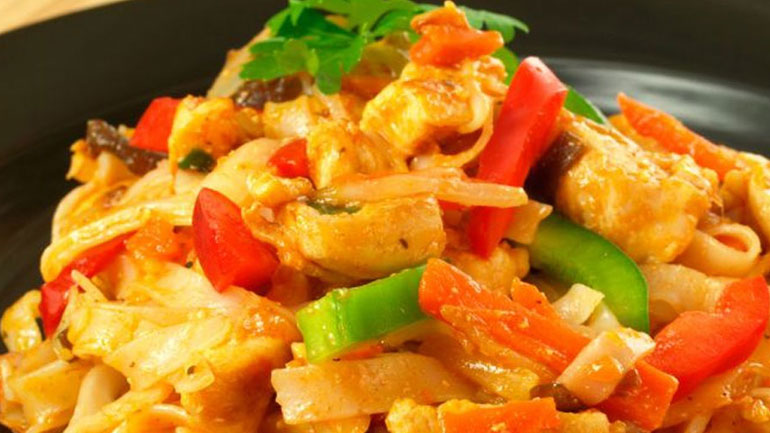 Ριζότο με κοτόπουλο και πολύχρωμες πιπεριές