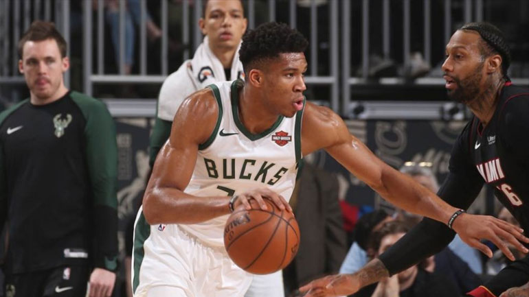 Χαλαρό triple double για τον Αντετοκούνμπο στο «πάρτι» των Μπακς επί των Χιτ