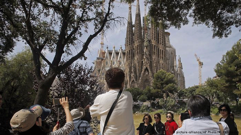 Πορτογάλος ΥΠΟΙΚ: «Οι Βρετανοί τουρίστες δεν θα χρειάζονται βίζα μετά το Brexit»
