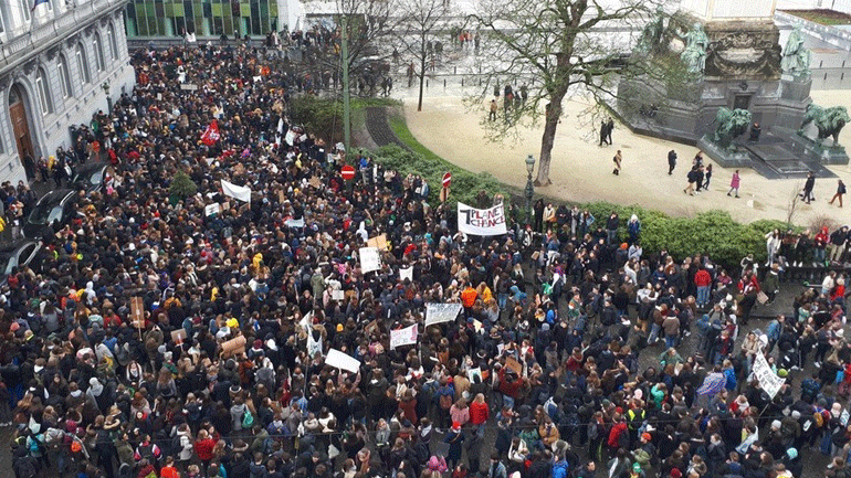 Περισσότεροι από 12.000 νέοι πραγματοποίησαν πορεία για το κλίμα στις Βρυξέλλες
