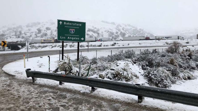 Τουλάχιστον πέντε νεκροί από τη βροχή και το χιόνι στην Καλιφόρνια