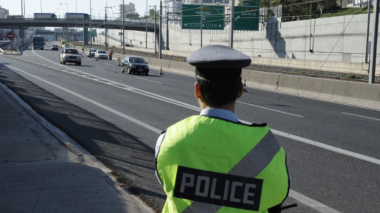 Πυρκαγιά σε περιπολικό στην Αττική Οδό- Σώοι οι αστυνομικοί