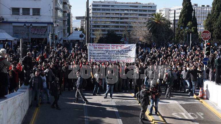 Ένταση στη συγκέντρωση των εκπαιδευτικών στη Βουλή