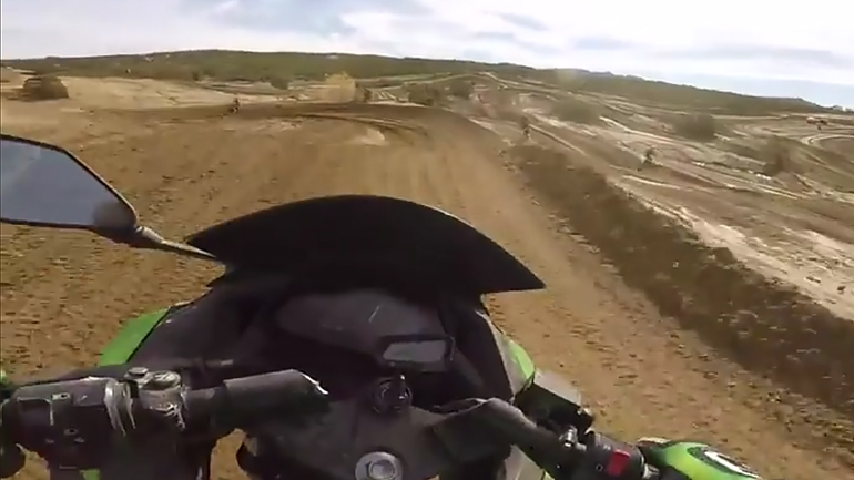 Στο χώμα με μοτοσυκλέτα… street