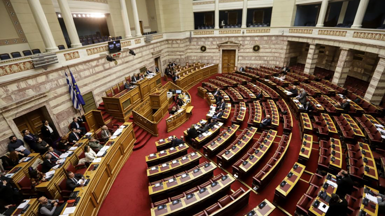 Βουλή: Ψηφίστηκε το νομοσχέδιο για  τις προσλήψεις των εκπαιδευτικών