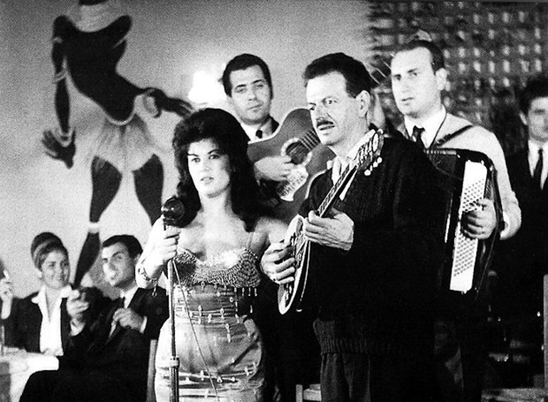 Ο Βασίλης Τσιτσάνης με τη Καίτη Γκρέυ