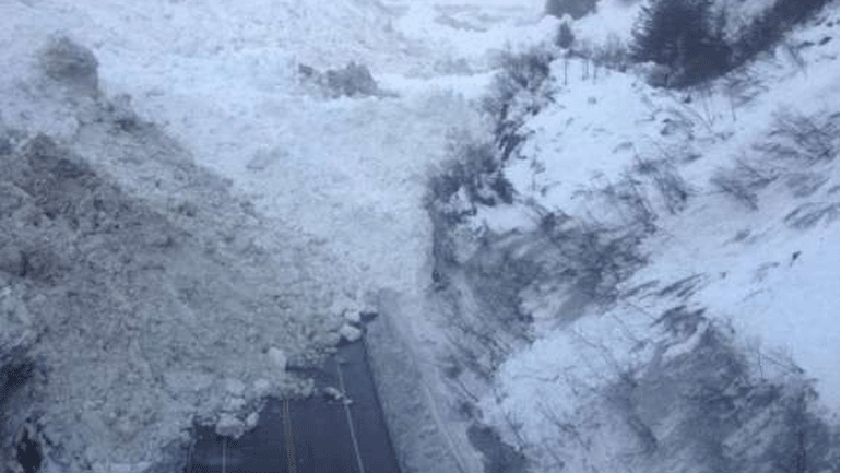 Κασμίρ: Τουλάχιστον πέντε νεκροί από χιονοστιβάδα