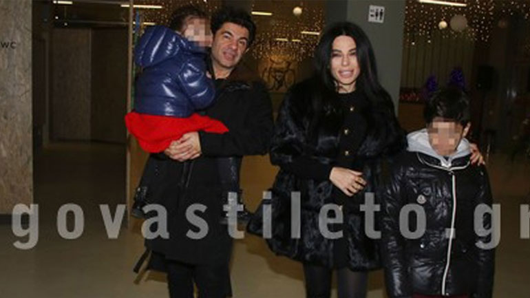 Κέλλυ Κελεκίδου – Νίκος Κουρκούλης: Βόλτα με τα παιδιά τους Κέλλυ Κελεκίδου – Νίκος Κουρκούλης: Βόλτα με τα παιδιά τους