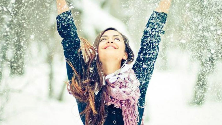 Πώς να αντιμετωπίσεις τα σκασμένα χείλη από το κρύο;