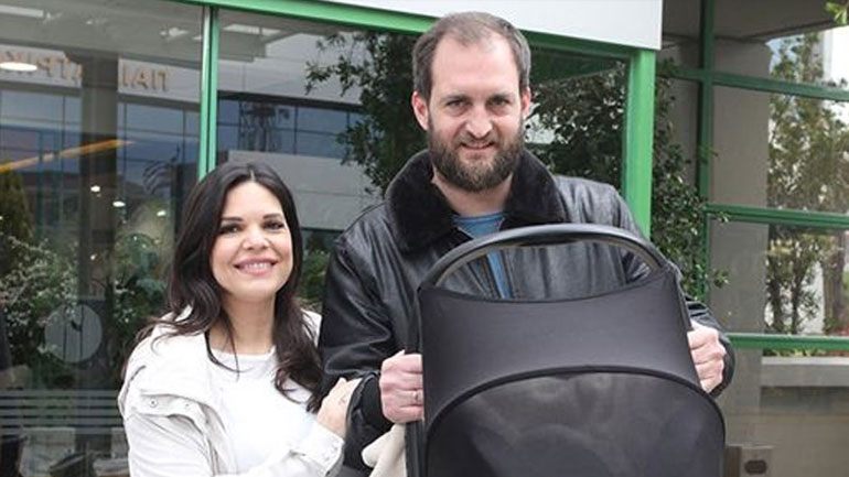 H Μαρίνα Ασλάνογλου και ο Δημοσθένης Πέππας βάφτισαν τον γιο τους!