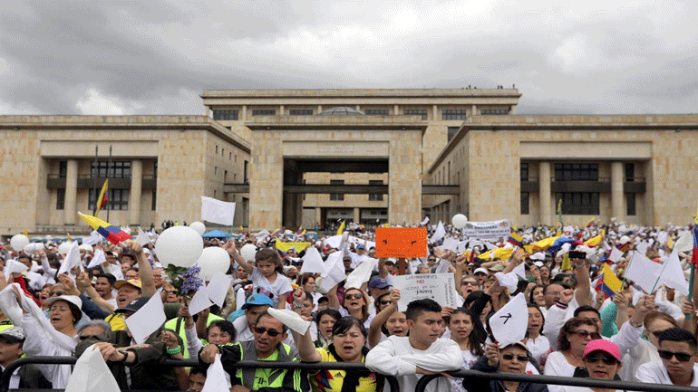 Κολομβία: Πολίτες διαδήλωσαν κατά της τρομοκρατίας