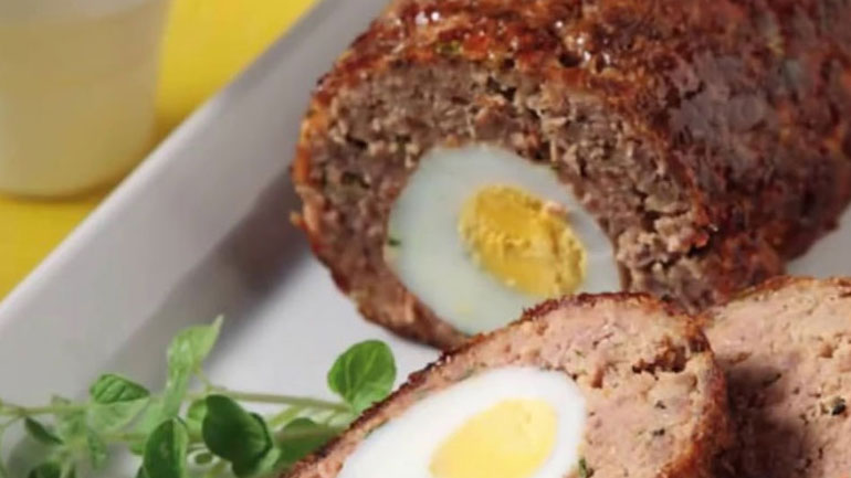 Ρολό κιμά γεμιστό με αβγά