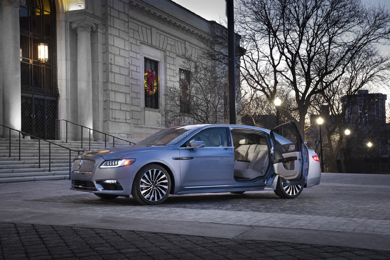 Η Lincoln Continental Coach Door Edition