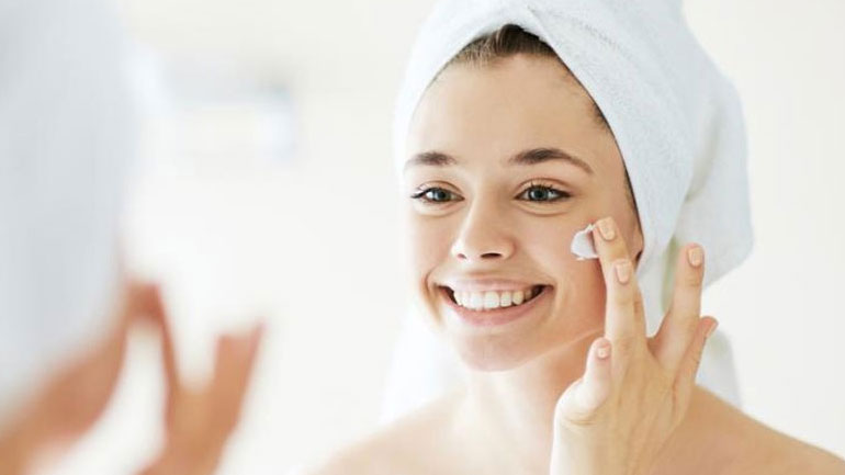 Πώς να διαλέξουμε τη σωστή ενυδατική για το πρόσωπό μας