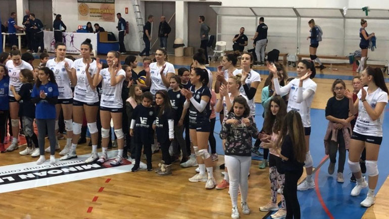 Βόλεϊ: Πανηγυρική πρόκριση  στα προημιτελικά του Challenge Cup για τον ΑΟ Θήρας