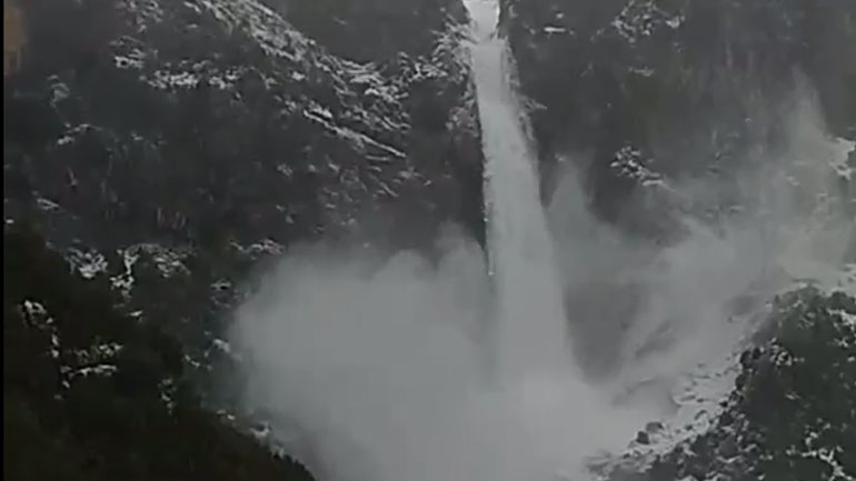 Εντυπωσιακά πλάνα από πτώση χιονοστιβάδας στα Τζουμέρκα!