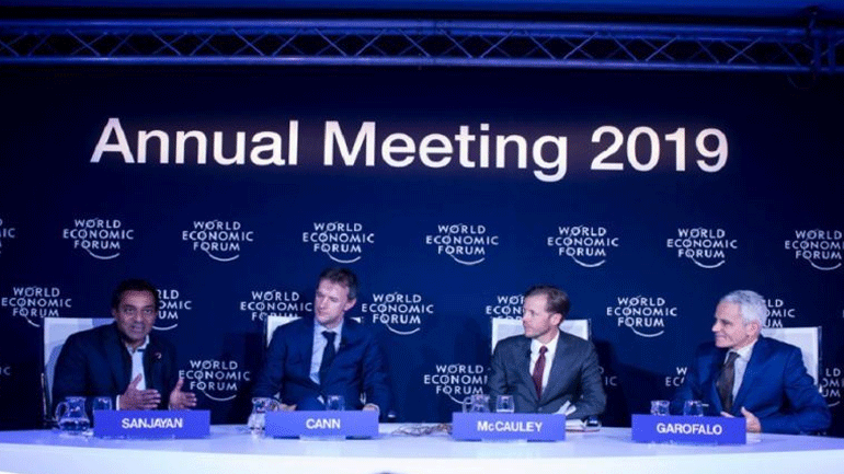 Ο «Μάντης της Βοστώνης» παγώνει το Νταβός με τη «μαύρη» προφητεία του