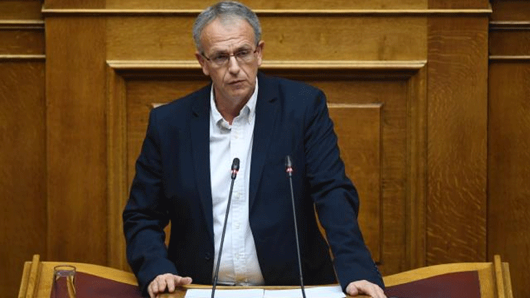 «Ο Κ. Μητσοτάκης σύρεται σήμερα από τον ίδιο άνθρωπο που “δολοφόνησε” πολιτικά τον πατέρα του»