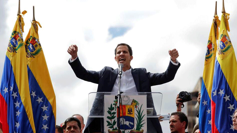 Η Ουάσινγκτον αναγνωρίζει «προσωρινό πρόεδρο της Βενεζουέλας» τον ηγέτη της αντιπολίτευσης Χουάν Γκουαϊντό