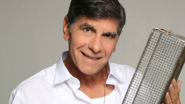 Ο Γιάννης Μπέζος αποκαλύπτει τον λόγο που επέστρεψε στην τηλεόραση!