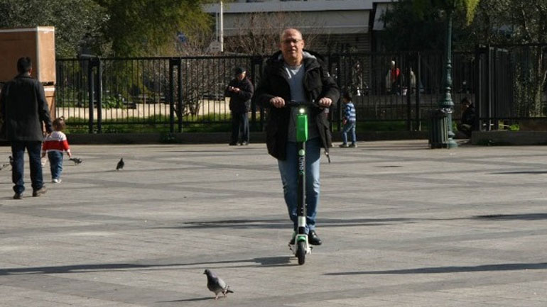 Ηλεκτρικά πατίνια, ο νέος «πράσινος» τρόπος μετακίνησης για κοντινές αποστάσεις