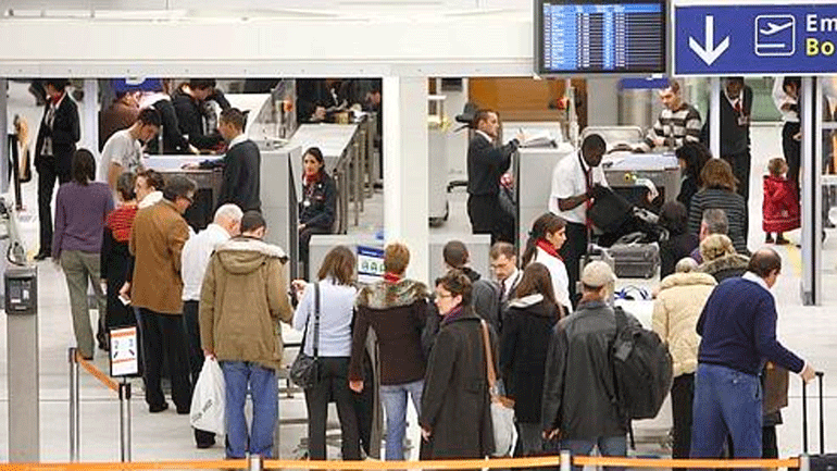 Γαλλία: Ένα ζευγάρι παπούτσια προκάλεσε χάος στο αεροδρόμιο Ορλί