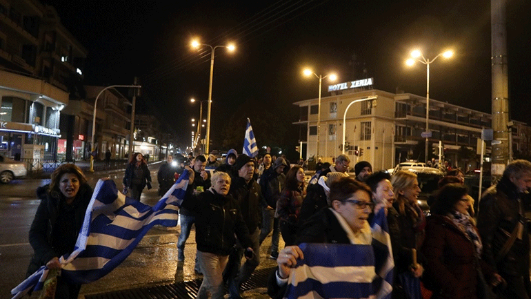 Δράμα: Πορεία κατά της συμφωνίας των Πρεσπών – Διαδηλωτές κατευθύνθηκαν στο σπίτι του βουλευτή Χρ. Καραγιαννίδη