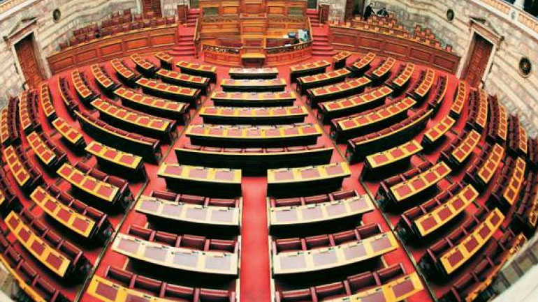 Οι Κασσάνδρες σε τροχιά…