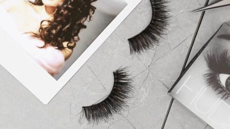 Η ανατρεπτική συνεργασία της Huda Beauty με την Bollywood star Jacqueline Fernandez!