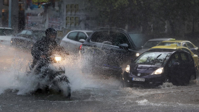 Επιτίθεται ο Φοίβος με καταρρακτώδεις βροχές