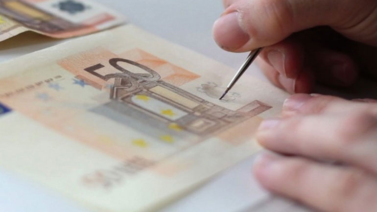 EKT: Μειώθηκαν τα πλαστά χαρτονομίσματα το β’ εξάμηνο του 2018