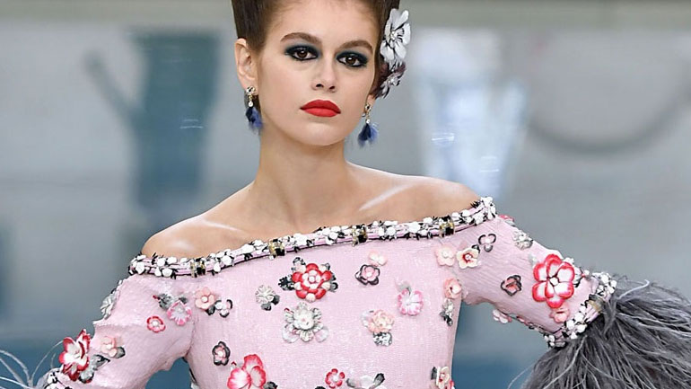 Αυτές είναι οι προτάσεις του οίκου Chanel σε make up και μαλλιά για τη νέα σεζόν