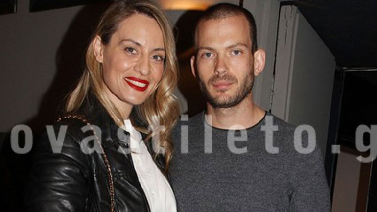 Ελεονώρα Μελέτη: Στο πλευρό του αγαπημένου της στην κοπή της πίτας στο θέατρο «Αθηνά»!