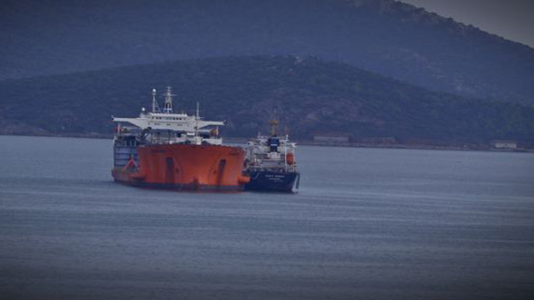 Μηχανική βλάβη σε δεξαμενόπλοιο ανοιχτά της νησίδας Φλεβών