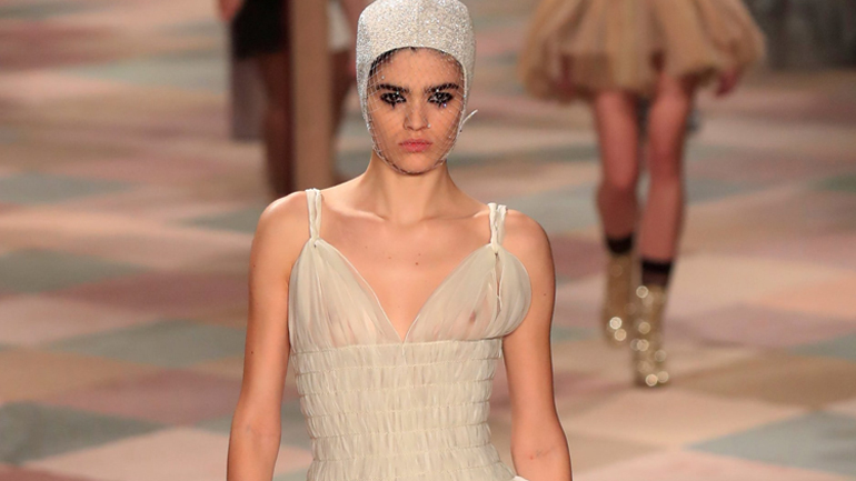 Τα μοντέλα που φόρεσαν νυφικά στα σόου Haute Couture του οίκου Chanel