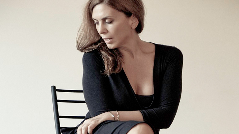 «Η πόρνη από πάνω»  με την Κατερίνα Διδασκάλου  στο Coronet Theater