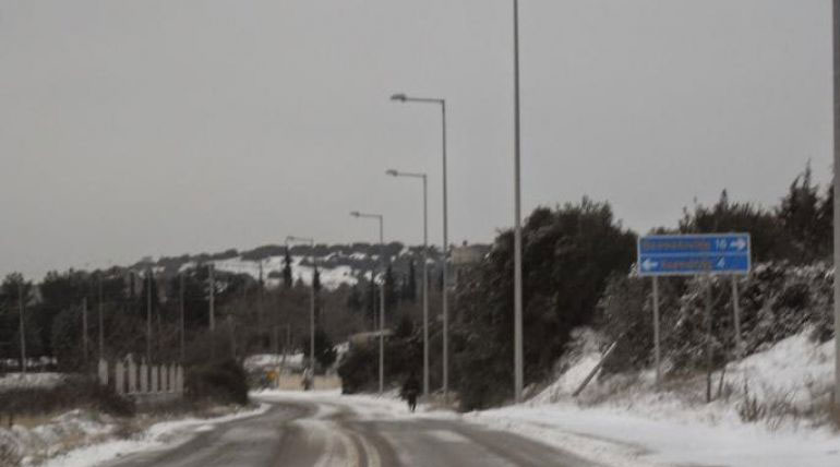 Θεσσαλονίκη: Διεκόπη η κυκλοφορία σε επαρχιακούς δρόμους λόγω χιονόπτωσης και παγετού