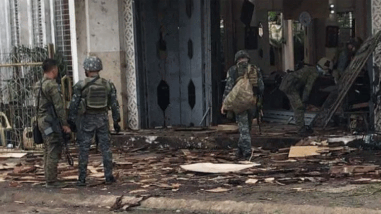 Το Ισλαμικό Κράτος ανέλαβε την ευθύνη για τη διπλή βομβιστική επίθεση σε καθολική εκκλησία στις Φιλιππίνες