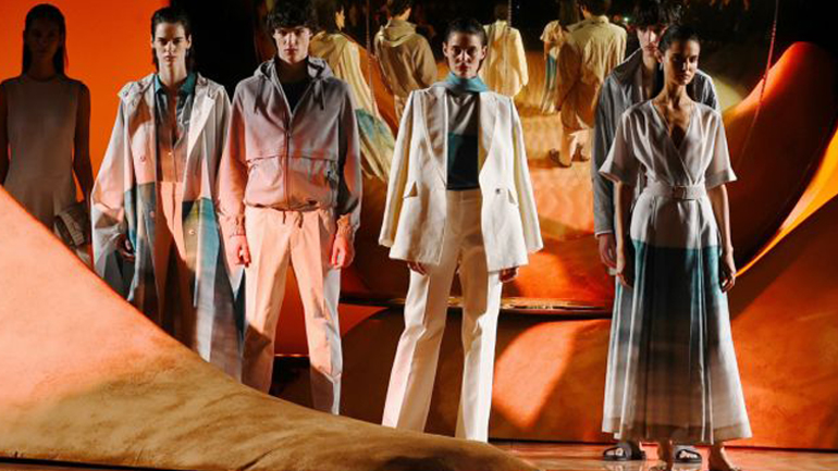 London Fashion Week: Κυριάρχησε το πλαστικό