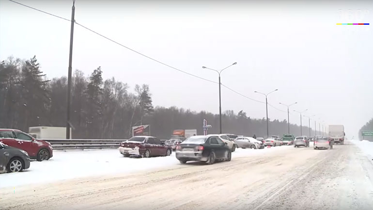Ρωσία: Προβλήματα σε δεκάδες πτήσεις λόγω του χιονιού στη Μόσχα