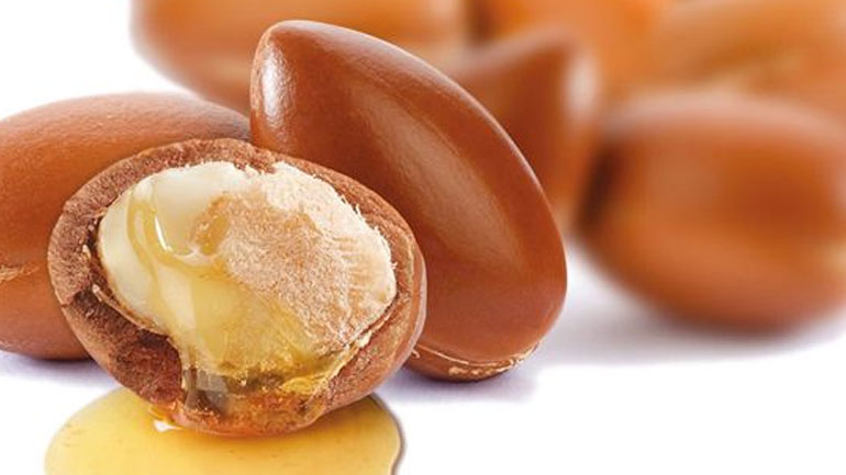 Argan oil: Το θαυματουργό έλαιο που πρέπει να βάλετε από σήμερα στη ζωή σας!