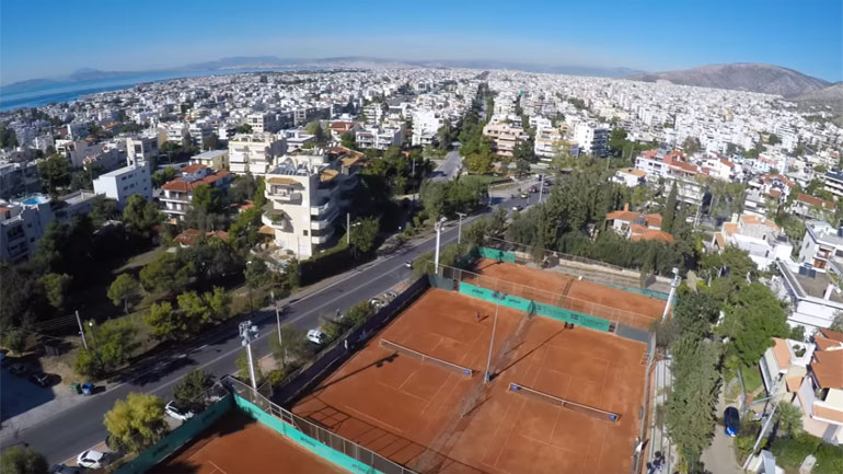 Ο Στέφανος Τσιτσιπάς άφησε τη ρακέτα και… έπιασε το drone του!
