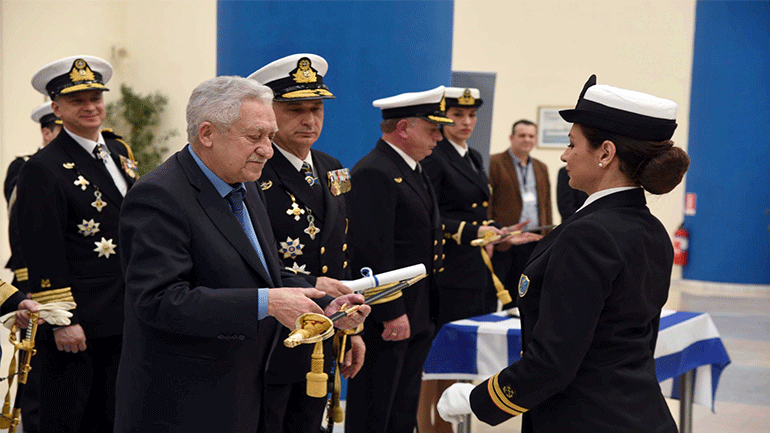 Τελετή απονομής ξιφών σε τέσσερις Αξιωματικούς ειδικότητας Υγειονομικού στο Αρχηγείο Λ.Σ. – ΕΛ. ΑΚΤ.