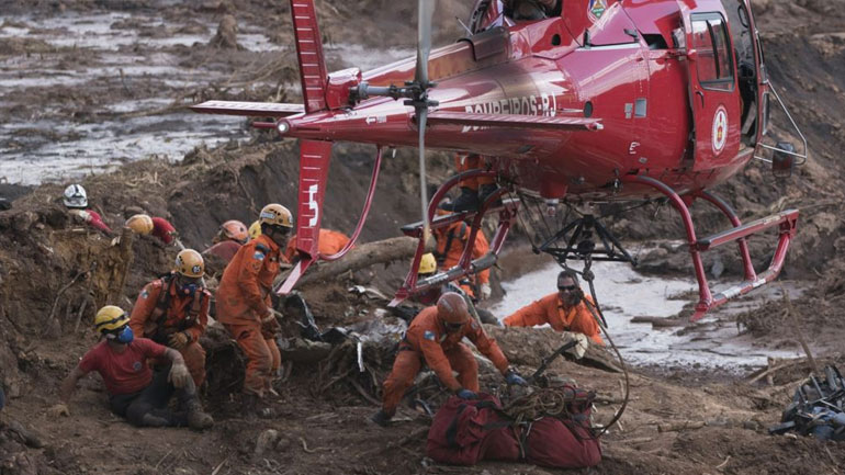 Βραζιλία: Εξανεμίζονται όσο περνούν οι ώρες οι ελπίδες να βρεθούν επιζήσαντες