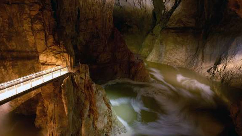 Σλοβενία: Δύο μεγάλα «πηγάδια» ανακαλύφθηκαν στα σπήλαια Σκόκγια