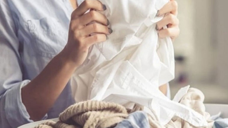 Πώς να κάνεις τα ρούχα να μυρίζουν όμορφα χωρίς μαλακτικό