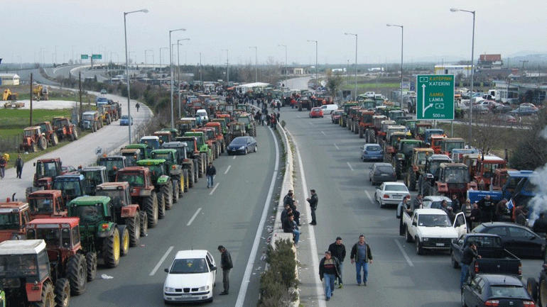 Οι αγρότες της Νίκαιας καταγγέλλουν την κυβέρνηση μετά την κλήτευση τους για δίκη