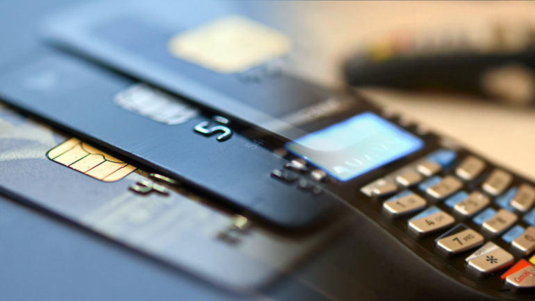 Υποχρεωτικές οι συναλλαγές με κάρτα