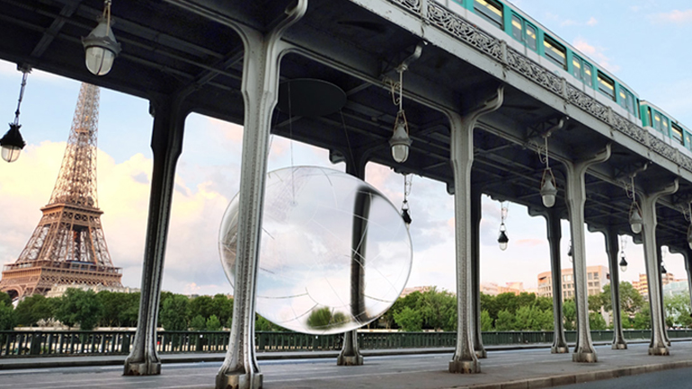 «Slow drop», κάτω από μια γέφυρα του μετρό στο Παρίσι