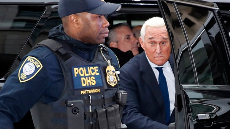 ΗΠΑ: Αθώος δήλωσε ενώπιον του δικαστηρίου ο πρώην σύμβουλος του Τραμπ, Ρότζερ Στόουν